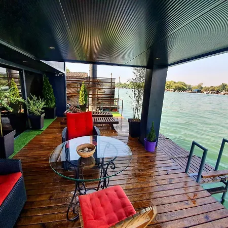 Villa Monte Cristo On Water