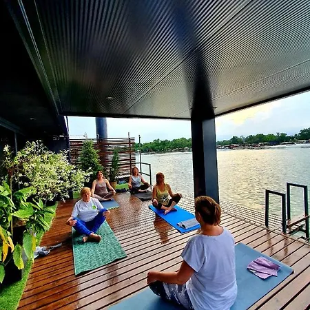 Villa Monte Cristo On Water *
